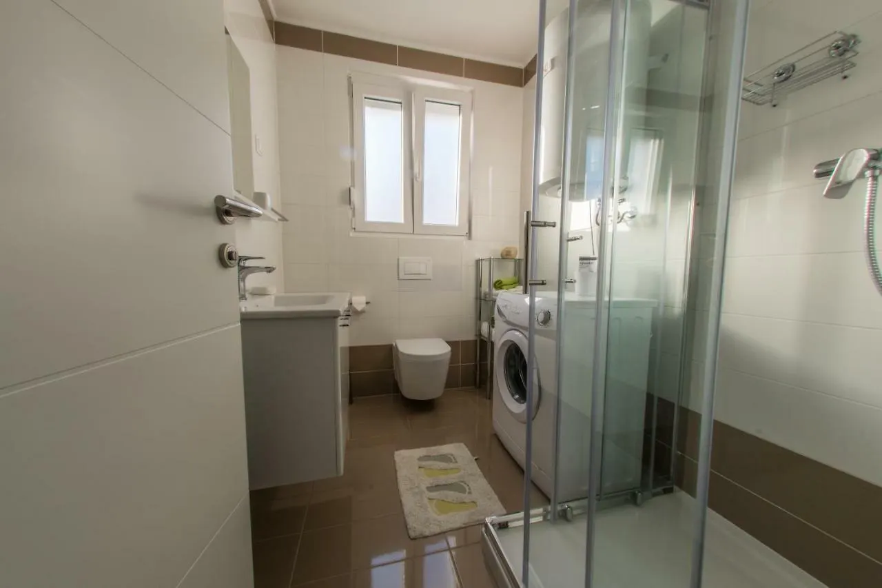 Apartments Bouvier باغ